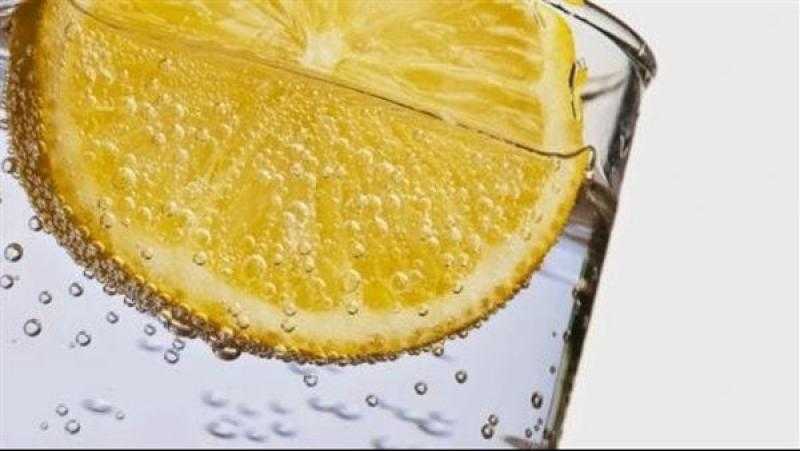 موقع ”هيلث” الطبي:  تناول شرائح الليمون خلال ارتفاع درجات الحرارة له 6 فوائد